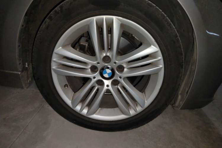 Used BMW 3 Series 2016 320Li Fashion Model Right Front Wheel Hub