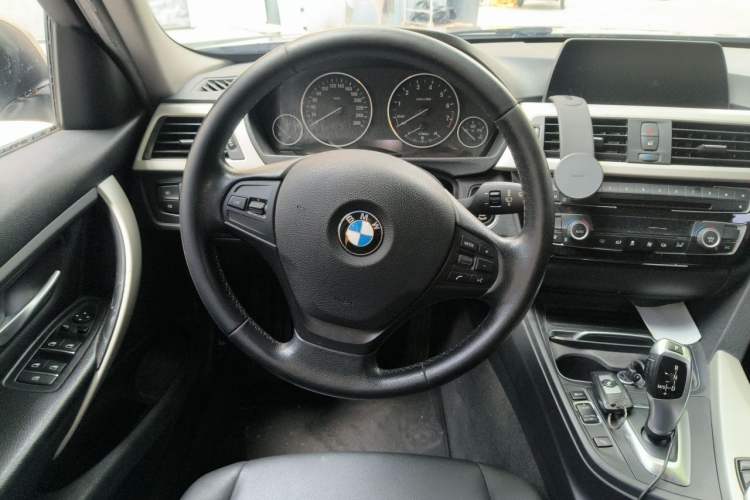 Used BMW 3 Series 2016 320Li Fashion Model Steering Wheel
