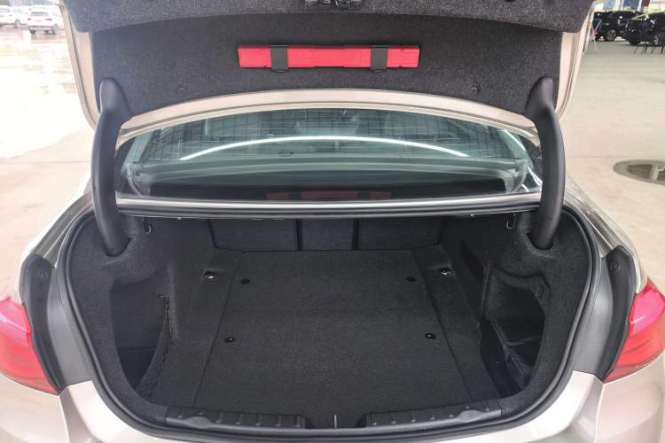 Used BMW 3 Series 2016 316Li Fashion Model Trunk