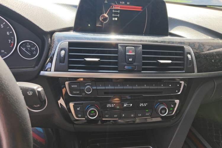 Used BMW 3 Series 2016 320Li Fashion Model Audio And AC Panel