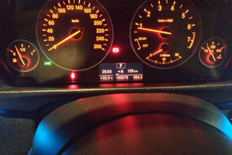 Used BMW 3 Series 2016 328Li Fashion Model Odometer Close Up