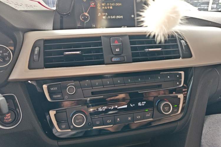 Used BMW 3 Series 2016 320Li Ambition Model Audio And AC Panel
