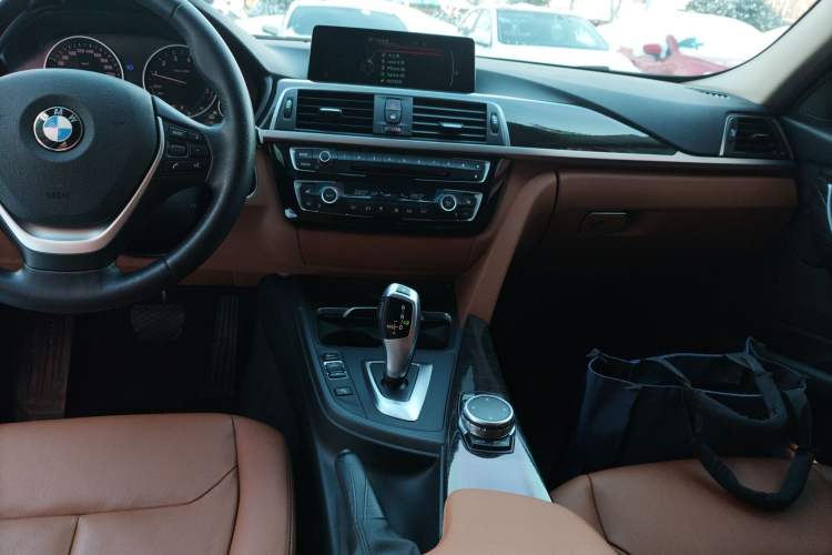 Used BMW 3 Series 2016 320Li Luxury Design Package Audio And AC Panel