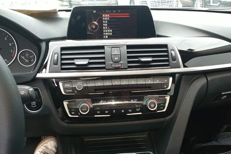 Used BMW 3 Series 2016 320Li Fashion Model Audio And AC Panel