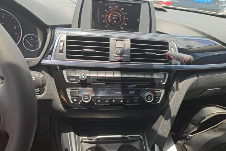 Used BMW 3 Series 2016 320Li Ambition Model Audio And AC Panel