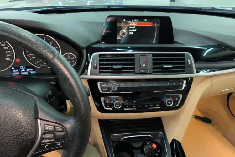 Used BMW 3 Series 2016 320Li Fashion Model Audio And AC Panel