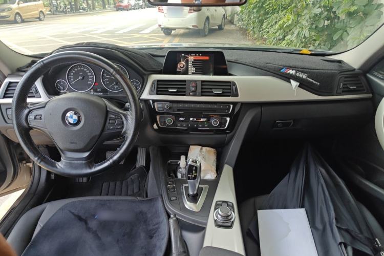 Used BMW 3 Series 2016 320i Fashion Model Center Console