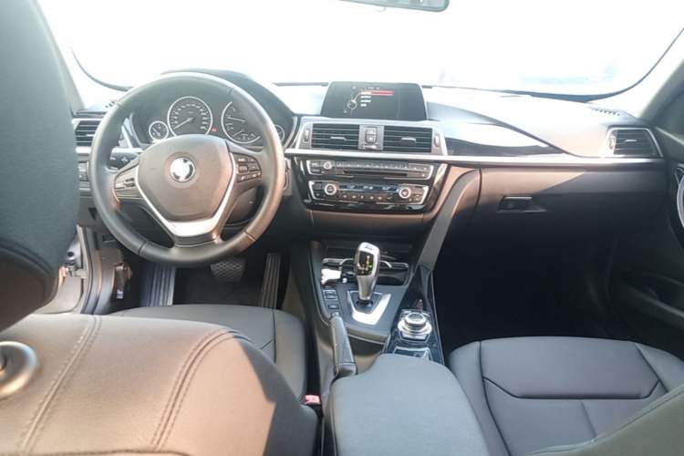 Used BMW 3 Series 2016 320Li Fashion Model Center Console