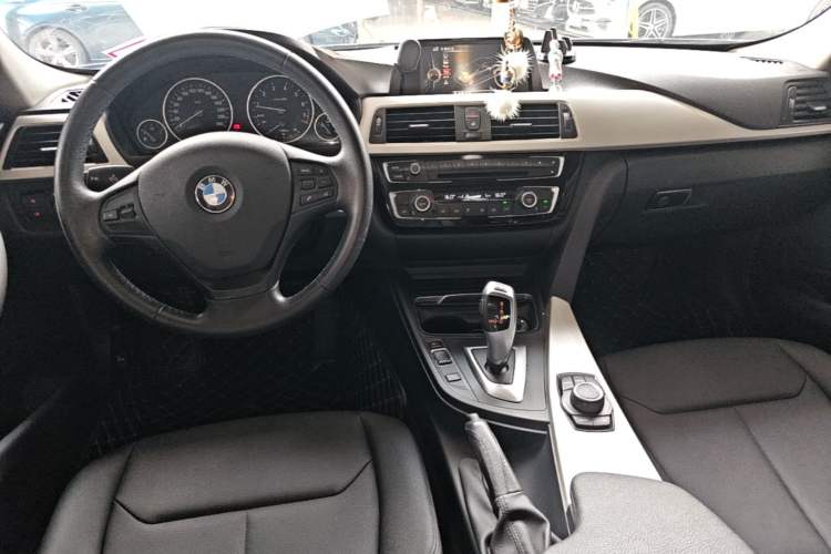 Used BMW 3 Series 2016 320Li Ambition Model Center Console