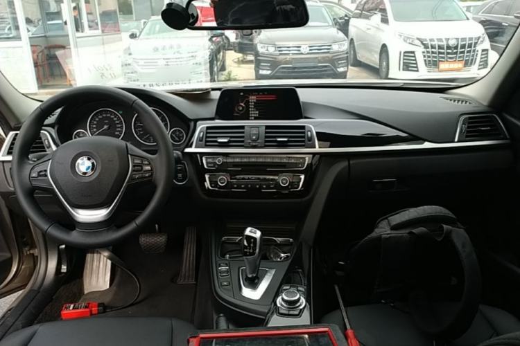 Used BMW 3 Series 2016 320Li Fashion Model Center Console