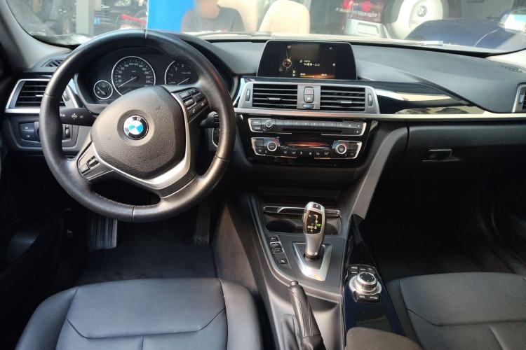 Used BMW 3 Series 2016 320i Fashion Model Center Console