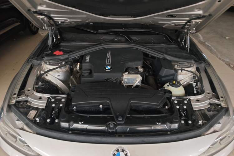 Used BMW 3 Series 2016 320Li Fashion Model Engine Bay