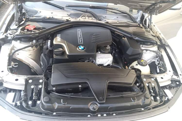Used BMW 3 Series 2016 320Li Fashion Model Engine Bay