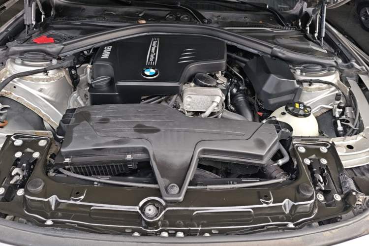 Used BMW 3 Series 2016 320Li Ambition Model Engine Bay