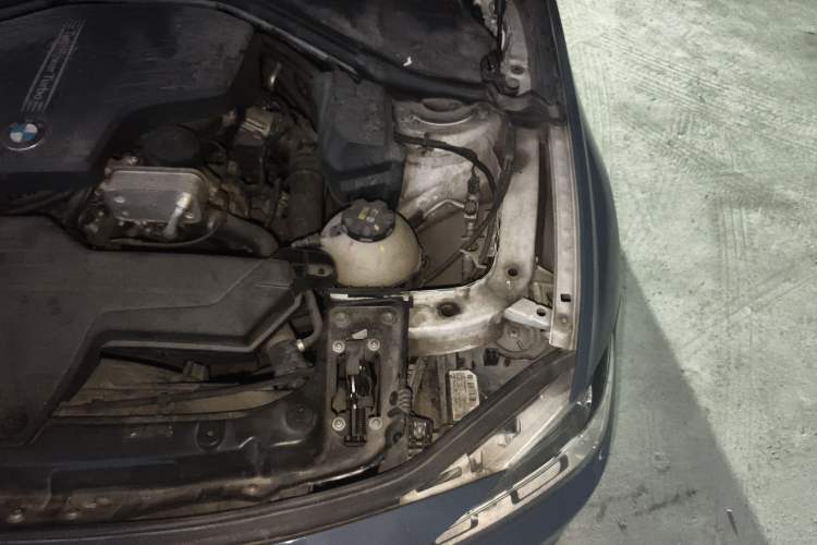 Used BMW 3 Series 2016 320Li Ambition Model Engine Bay Left