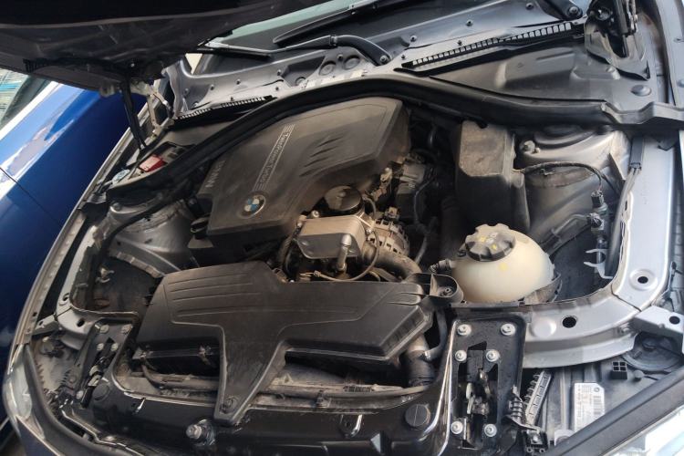 Used BMW 3 Series 2016 320i Fashion Model Engine Bay