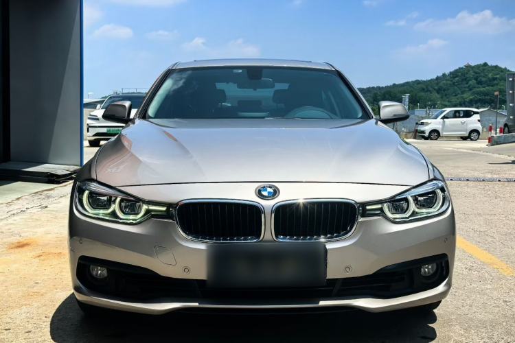 Used BMW 3 Series 2016 320i Fashion Model Exterior 4