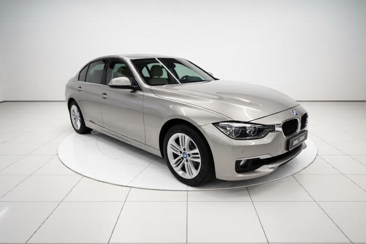 Used BMW 3 Series 2016 320Li Fashion Model Front Right 45 Deg