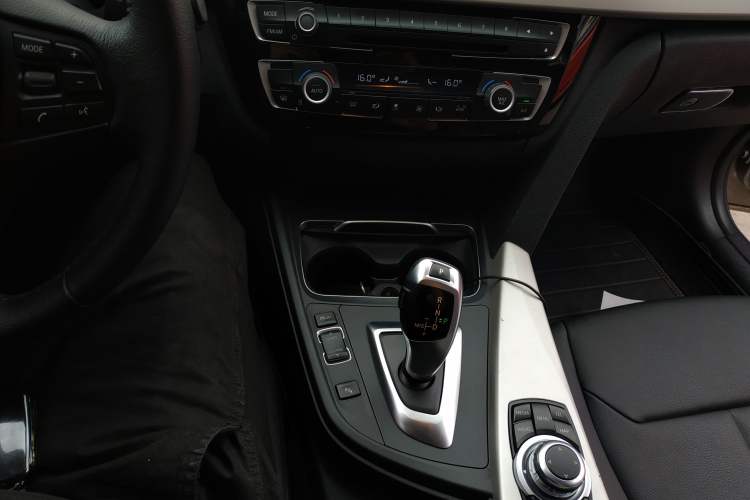 Used BMW 3 Series 2016 320i Fashion Model Gear Lever