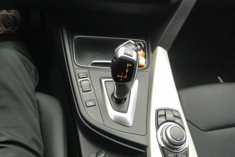Used BMW 3 Series 2016 320i Fashion Model Gear Lever