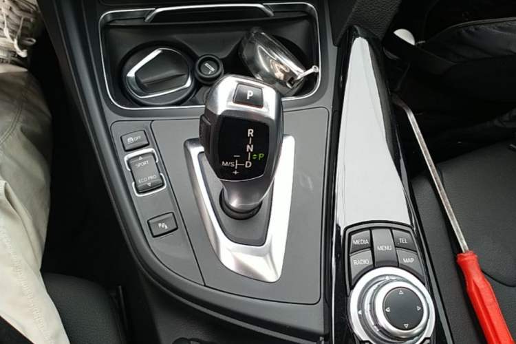 Used BMW 3 Series 2016 320Li Fashion Model Gear Lever