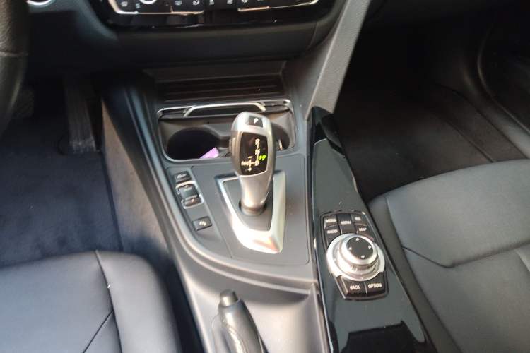 Used BMW 3 Series 2016 320i Fashion Model Gear Lever