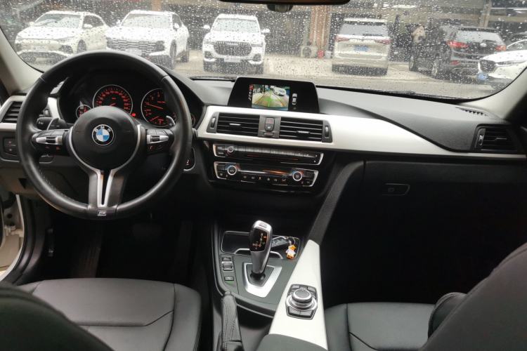 Used BMW 3 Series 2016 320i Fashion Model Interior 2