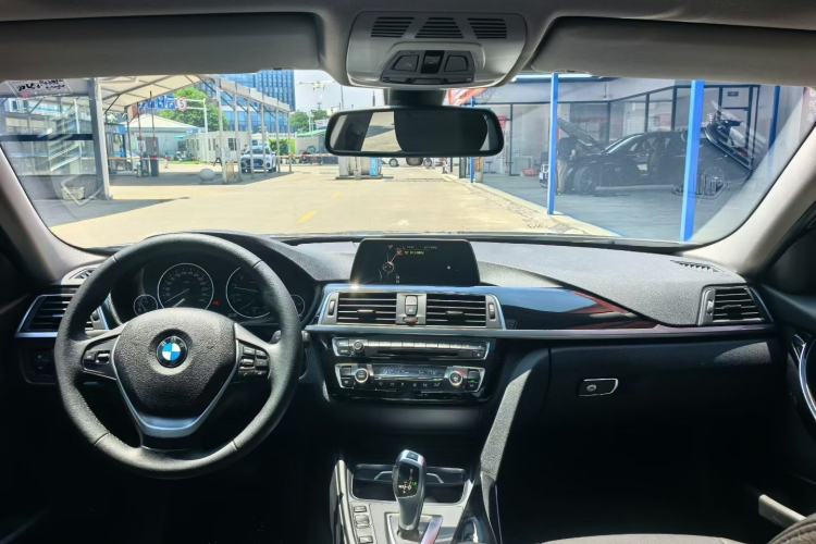 Used BMW 3 Series 2016 320i Fashion Model Interior 2