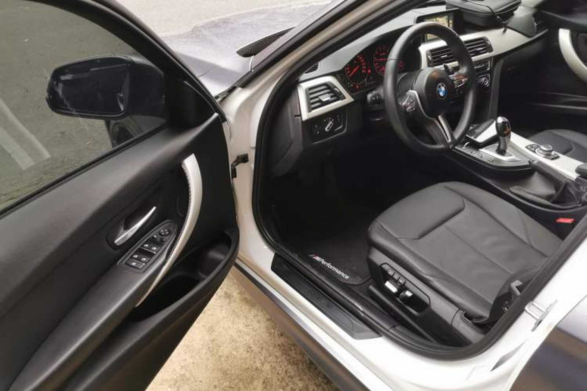 Used BMW 3 Series 2016 320i Fashion Model Interior 3