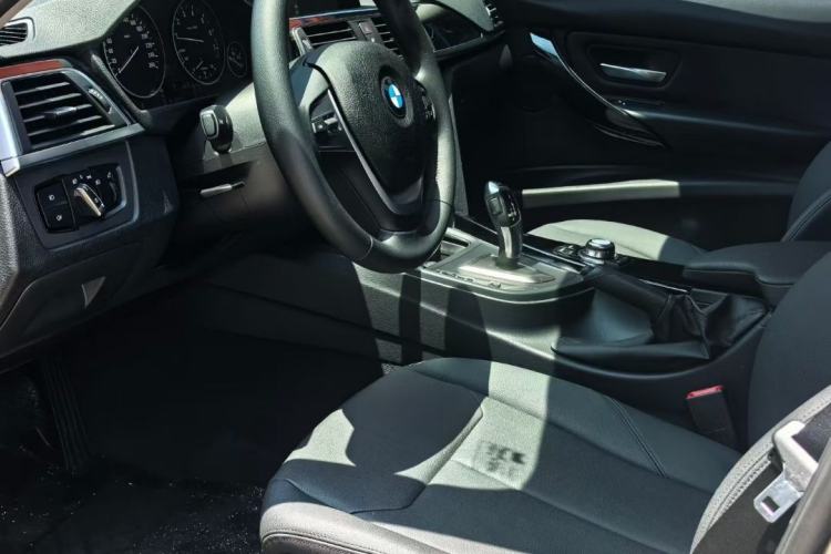 Used BMW 3 Series 2016 320i Fashion Model Interior 3