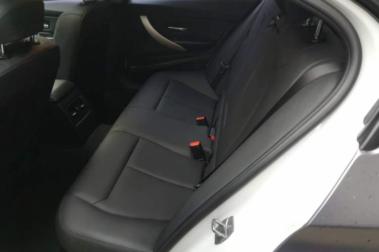 Used BMW 3 Series 2016 320i Fashion Model Interior 4