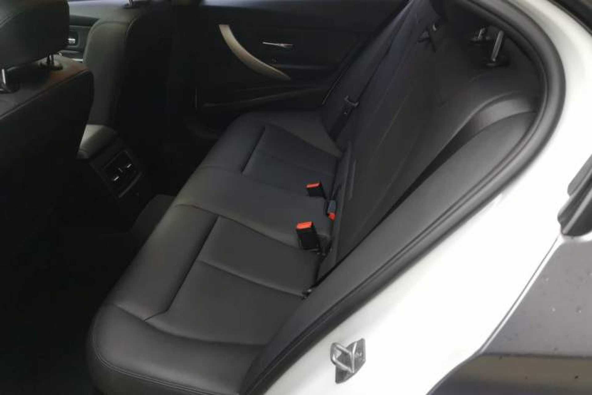 Used BMW 3 Series 2016 320i Fashion Model Interior 4