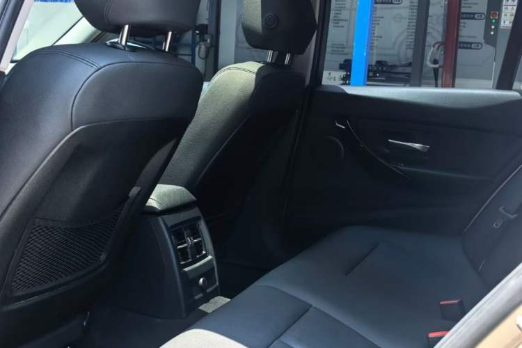 Used BMW 3 Series 2016 320i Fashion Model Interior 4