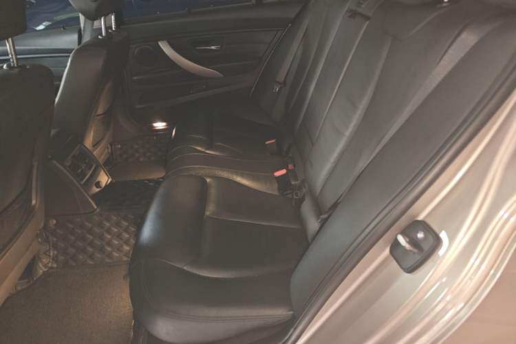 Used BMW 3 Series 2016 320Li Fashion Model Left Rear Seat