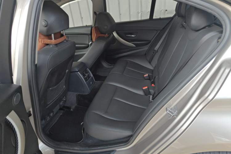 Used BMW 3 Series 2016 320i Fashion Model Left Rear Seat