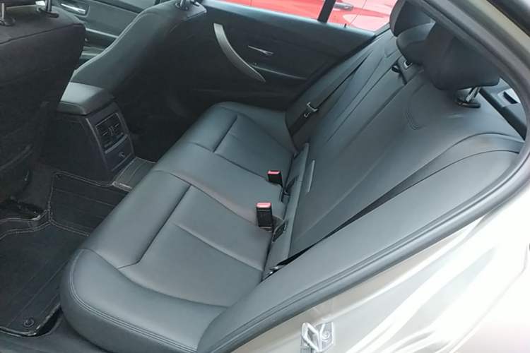 Used BMW 3 Series 2016 320i Fashion Model Left Rear Seat