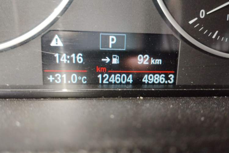 Used BMW 3 Series 2016 320Li Fashion Model Odometer Close Up