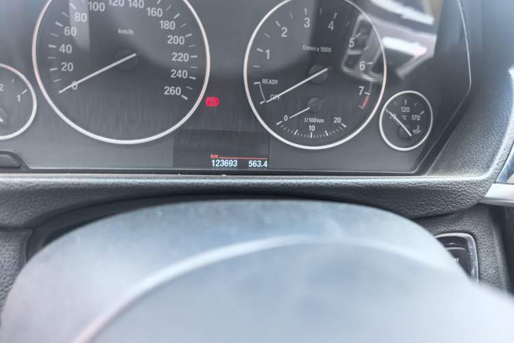 Used BMW 3 Series 2016 320Li Ambition Model Odometer Close Up