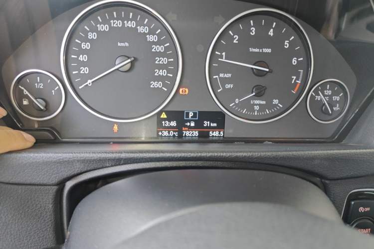 Used BMW 3 Series 2016 320i Fashion Model Odometer Close Up