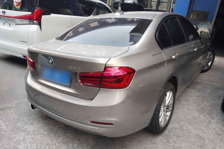 Used BMW 3 Series 2016 320i Fashion Model Rear Right 45 Deg