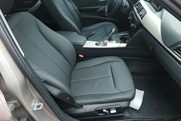 Used BMW 3 Series 2016 320i Fashion Model Right Front Seat