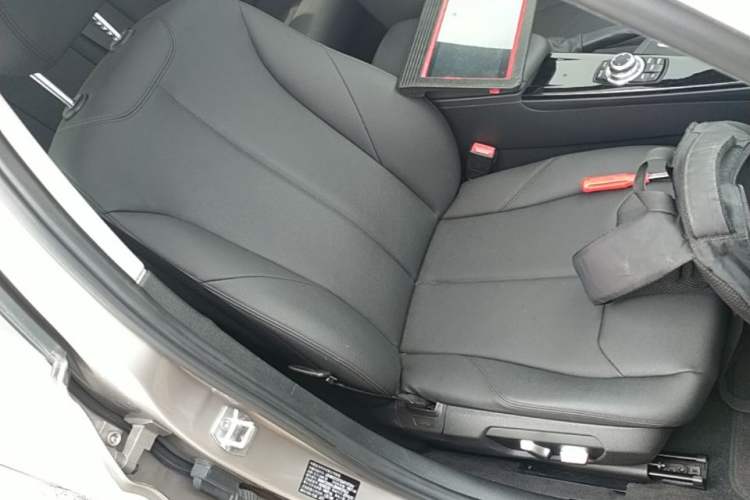 Used BMW 3 Series 2016 320Li Fashion Model Right Front Seat