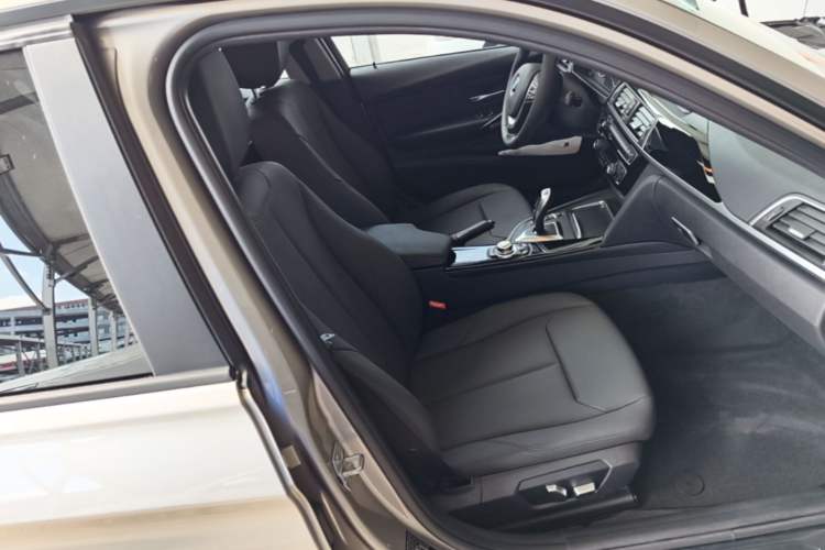 Used BMW 3 Series 2016 320i Fashion Model Right Front Seat