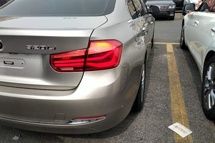 Used BMW 3 Series 2016 320Li Fashion Model Right Rear Taillight