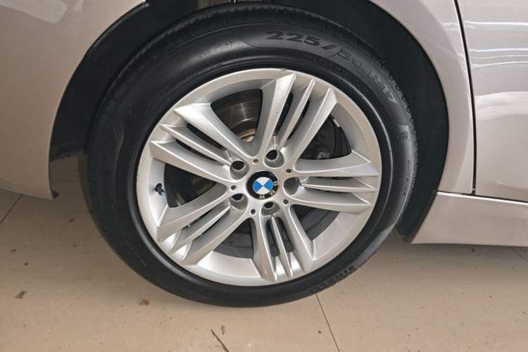 Used BMW 3 Series 2016 320Li Fashion Model Right Rear Wheel Hub