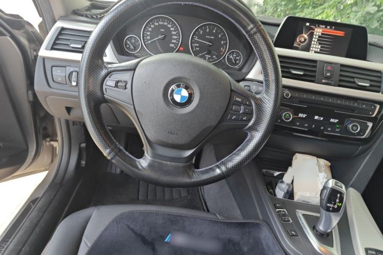 Used BMW 3 Series 2016 320i Fashion Model Steering Wheel