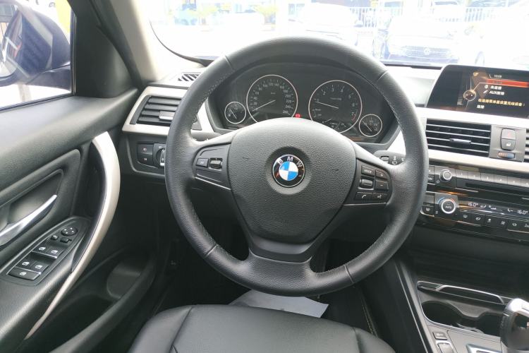 Used BMW 3 Series 2016 320i Fashion Model Steering Wheel