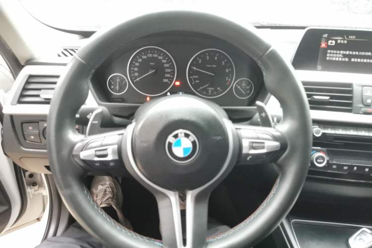 Used BMW 3 Series 2016 320i Fashion Model Steering Wheel