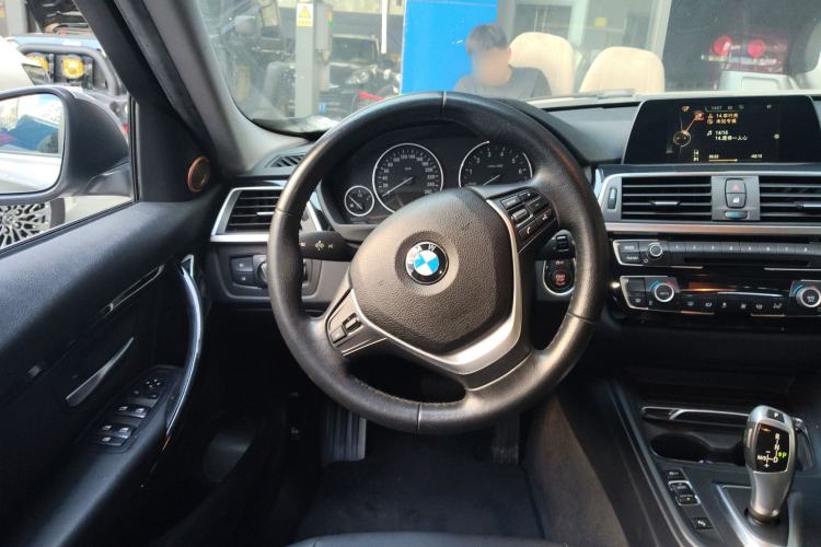 Used BMW 3 Series 2016 320i Fashion Model Steering Wheel