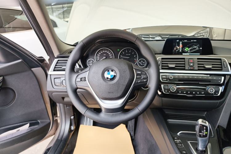 Used BMW 3 Series 2016 320i Fashion Model Steering Wheel